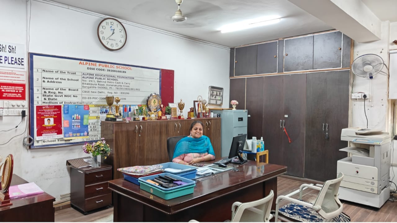 Modern classroom with smart technology at Alpine Public School, the Best CBSE School in Kanakapura Road Bangalore.