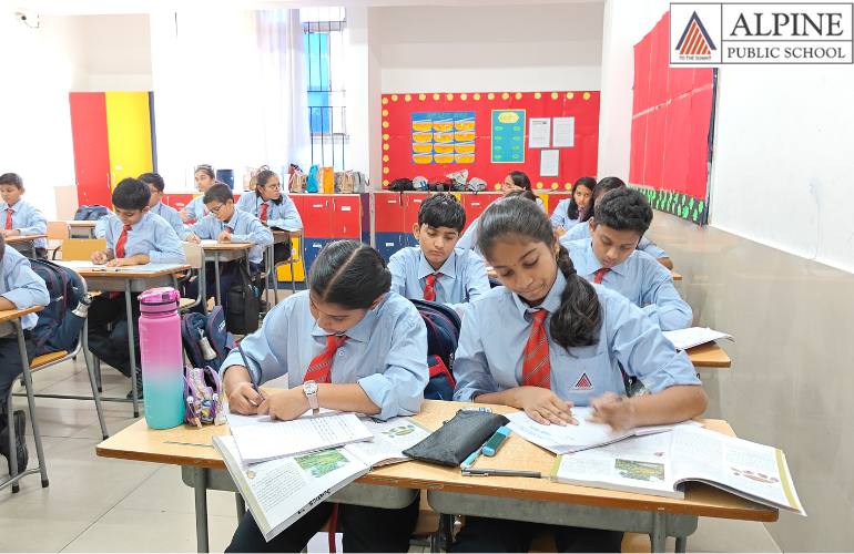 Smart classroom at Alpine Public School – a CBSE school near JP Nagar Bangalore known as the top school in JP Nagar Bangalore for innovative learning.